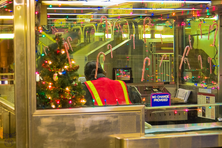 1636 - Subway Christmas - -